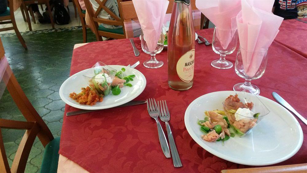 צ'סנטיקו Hotel Orchidea מראה חיצוני תמונה